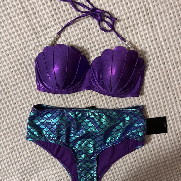 Disney Hot Topic Plus Size
Little Mermaid 2pc Suit - Picture 7 of 7